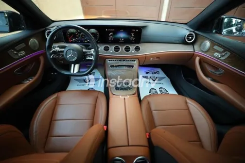مرسيدس E 300 2022 أسود مستعملة للبيع - 10