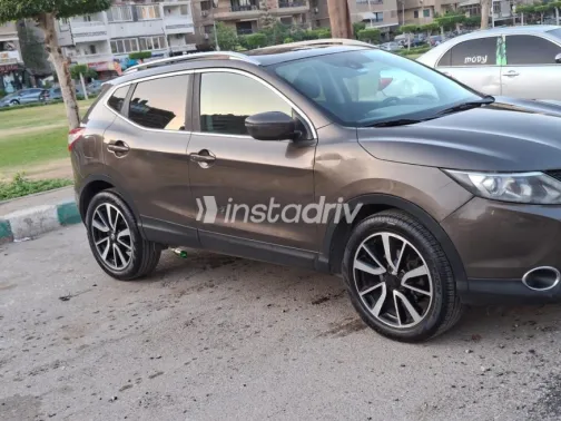 Nissan Qashqai 2018 Brown Used for Sale - 1