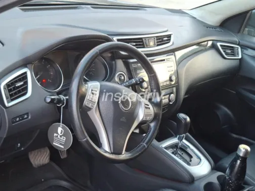 Nissan Qashqai 2018 Brown Used for Sale - 3