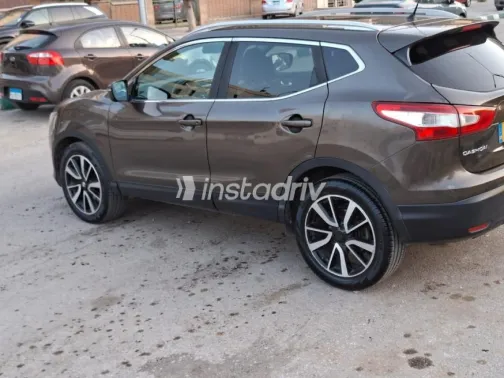 Nissan Qashqai 2018 Brown Used for Sale - 5