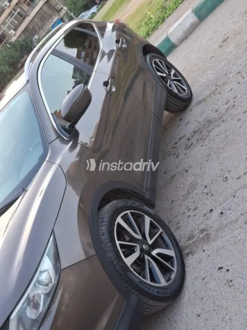 Nissan Qashqai 2018 Brown Used for Sale - 7