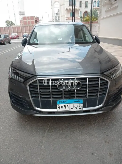 اودي Q7 2021 رمادي مستعملة للبيع - 2