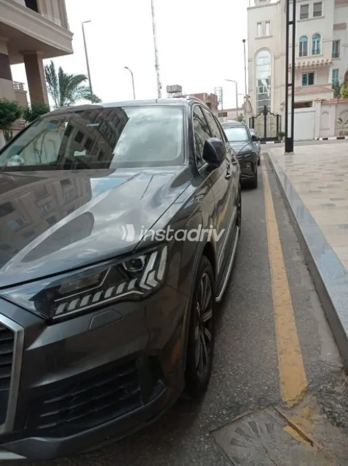 اودي Q7 2021 رمادي مستعملة للبيع - 3