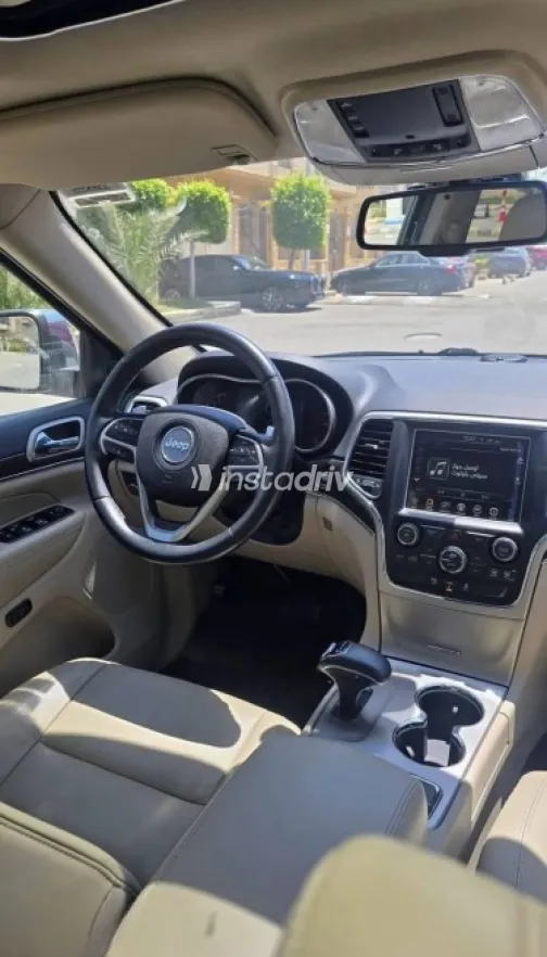 Jeep Grand Cherokee 2018 White Used for Sale - 7