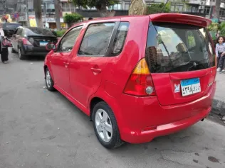 دايهاتسو YRV 2003 أحمر مستعملة للبيع