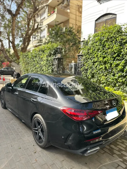 مرسيدس C 200 2022 أسود مستعملة للبيع - 1