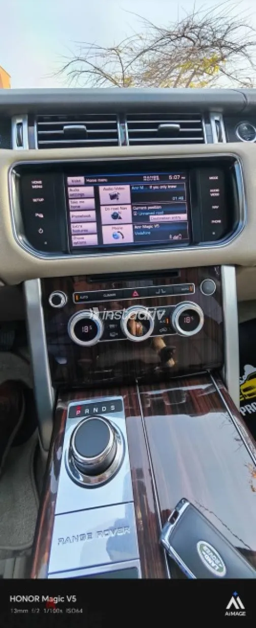 Land Rover Range Rover Vogue 2013 White Used for Sale - 3