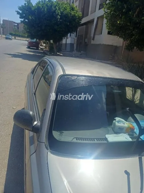 هيونداي فيرنا 2014 فضي مستعملة للبيع - 2