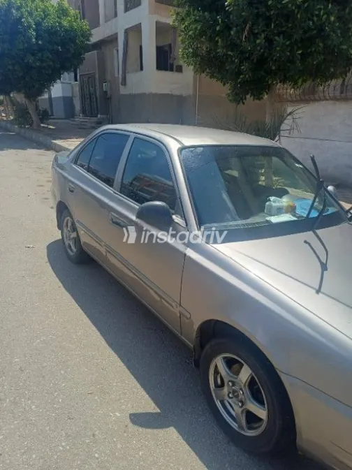 هيونداي فيرنا 2014 فضي مستعملة للبيع - 3