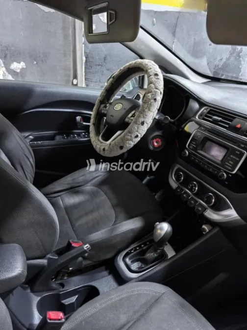 Kia Rio 2017 White Used for Sale - 9