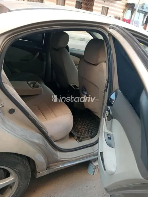 اسبيرانزا M11 2010 ذهبي مستعملة للبيع - 5