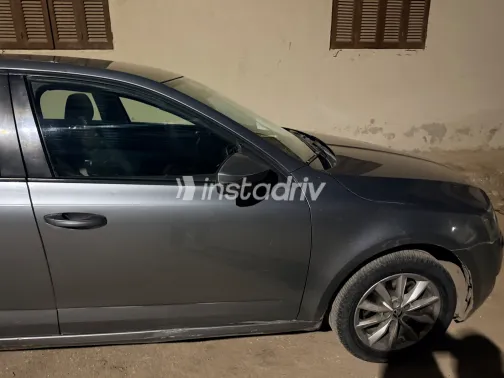 سكودا اوكتافيا A7 2014 رمادي مستعملة للبيع - 4