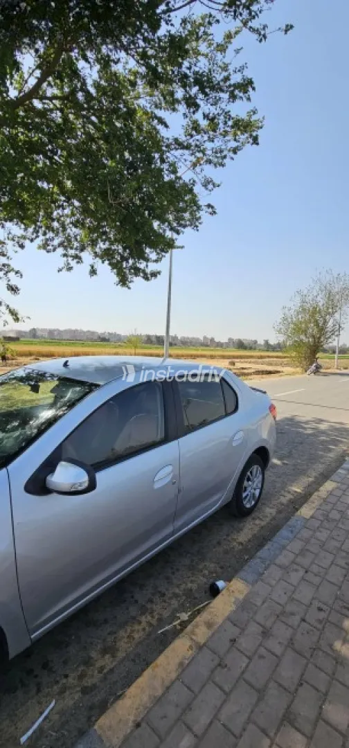 Renault Logan 2017 Silver Used for Sale - 3