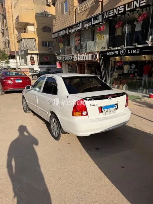 Hyundai Verna 2017 White Used for Sale - 5