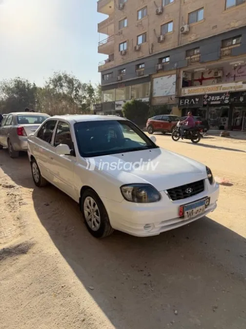 Hyundai Verna 2017 White Used for Sale - 6