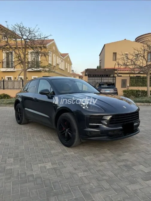 Porsche Macan 2019 Gray Used for Sale - 2