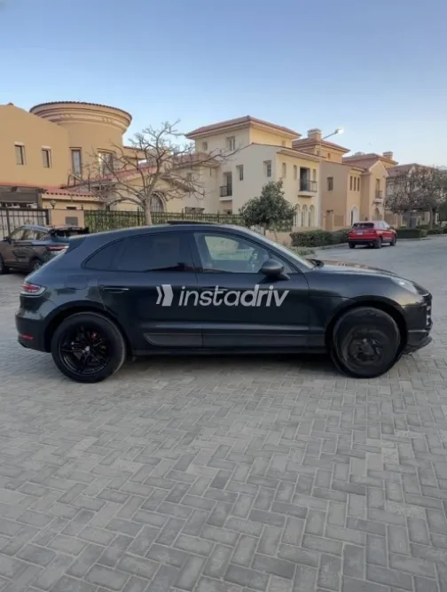 Porsche Macan 2019 Gray Used for Sale - 3