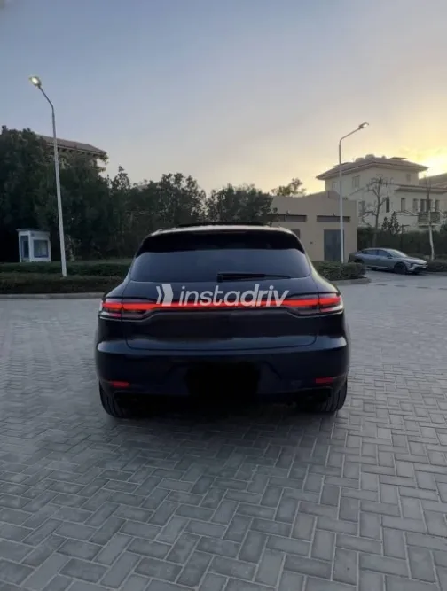 Porsche Macan 2019 Gray Used for Sale - 4