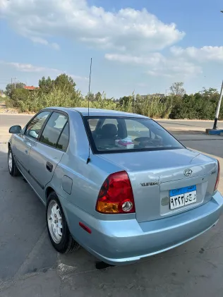 هيونداي فيرنا 2005 أبيض مستعملة للبيع