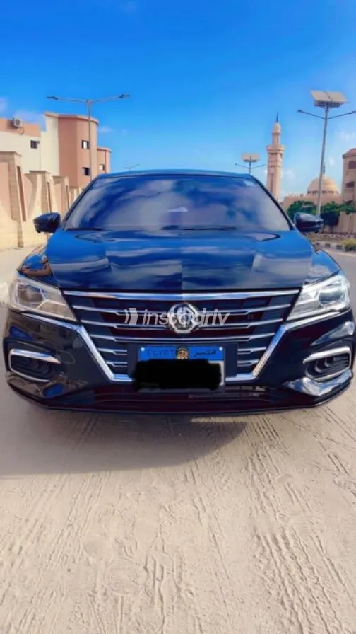 ام جى 5 2025 أبيض مستعملة للبيع - 1