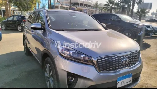 كيا سورينتو 2019 رمادي مستعملة للبيع - 3