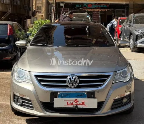 Volkswagen Passat 2010 Gold Used for Sale - 1