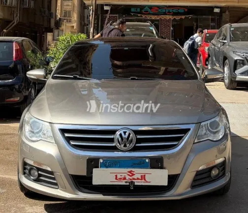 Volkswagen Passat 2010 Gold Used for Sale - 1