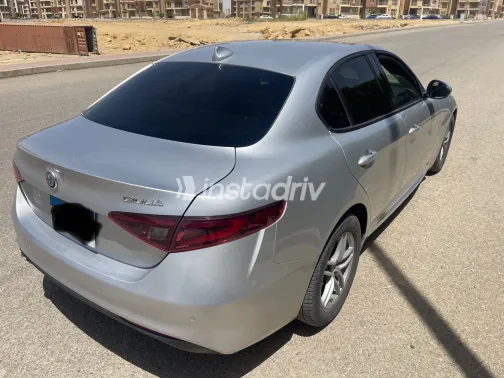 الفاروميو جوليا 2019 فضي مستعملة للبيع - 3