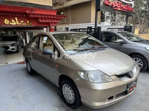 هوندا سيتى 2005 أبيض مستعملة للبيع - 8