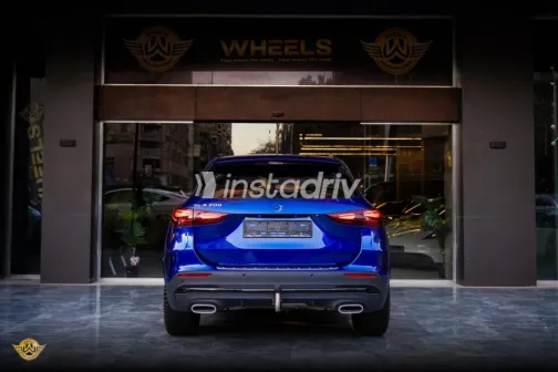 مرسيدس GLA 200 2025 أزرق غامق مستعملة للبيع - 4