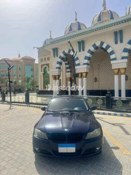 بي ام دبليو 318 2010 أزرق غامق مستعملة للبيع - 3