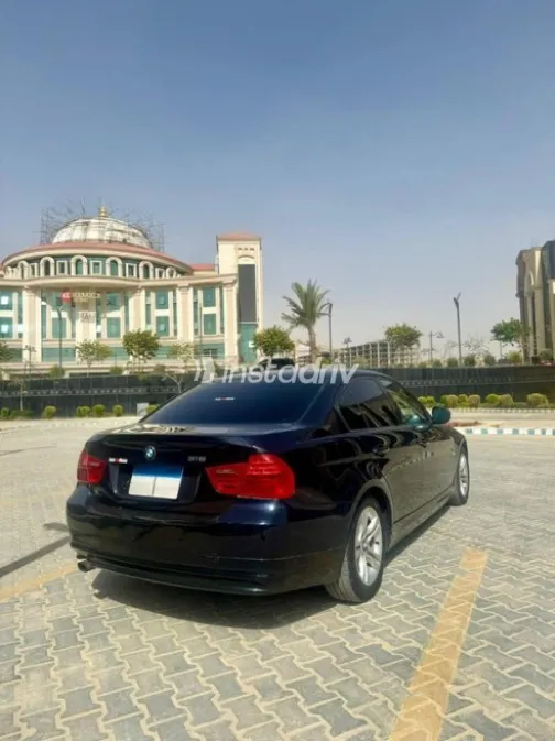 بي ام دبليو 318 2010 أزرق غامق مستعملة للبيع - 5
