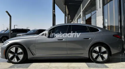 بي ام دبليو I4 2022 رمادي مستعملة للبيع - 4