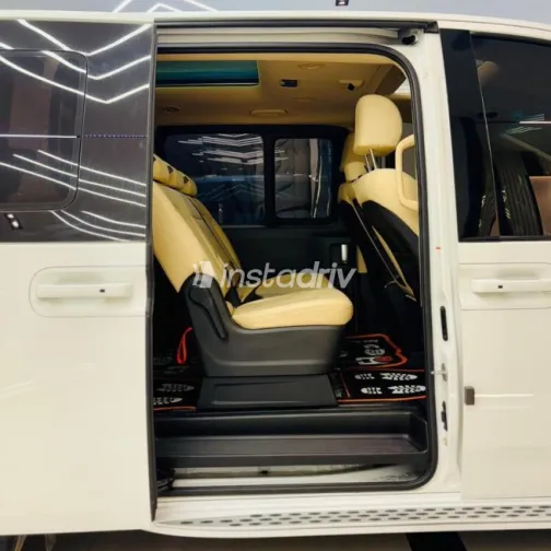 Hyundai Staria 2025 White Used for Sale - 3