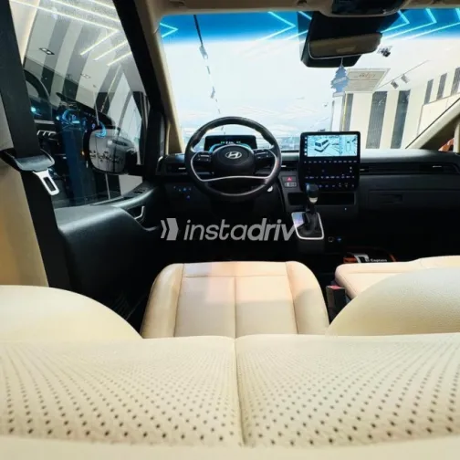 Hyundai Staria 2025 White Used for Sale - 5