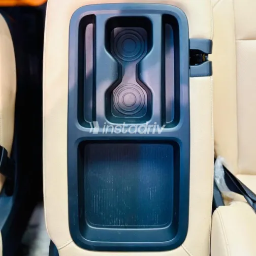Hyundai Staria 2025 White Used for Sale - 6