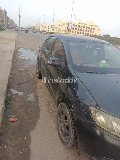 Renault Logan 2016 Black Used for Sale - 2
