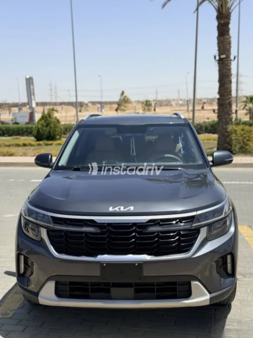 Kia Seltos 2024 White Used for Sale - 5