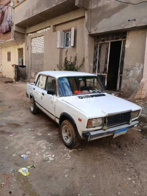 لادا 2107 2003 أبيض مستعملة للبيع - 1