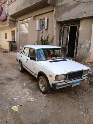 لادا 2107 2003 أبيض مستعملة للبيع