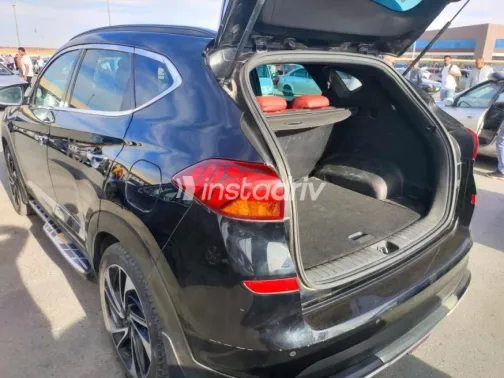 Hyundai Tucson 2019 White Used for Sale - 8