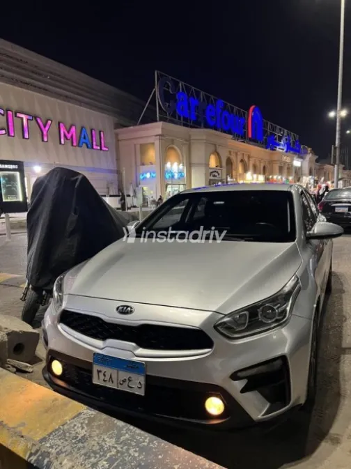 كيا جراند سيراتو 2019 فضي مستعملة للبيع - 1