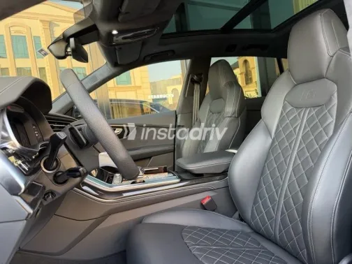 اودي Q8 2025 أسود مستعملة للبيع - 2