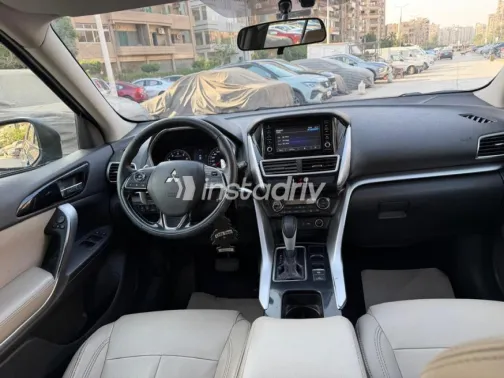 ميتسوبيشي اكليبس كروس 2018 أزرق غامق مستعملة للبيع - 10