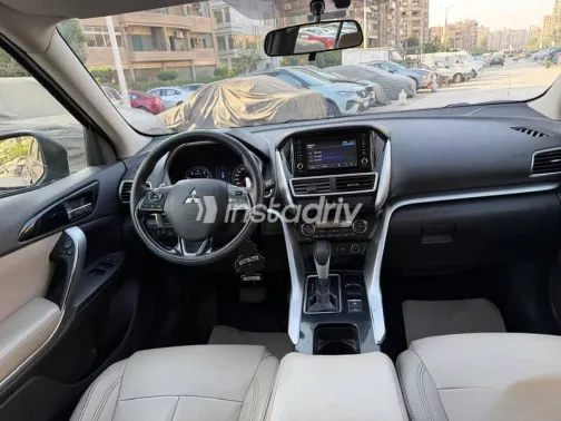 ميتسوبيشي اكليبس 2018 أزرق غامق مستعملة للبيع - 10