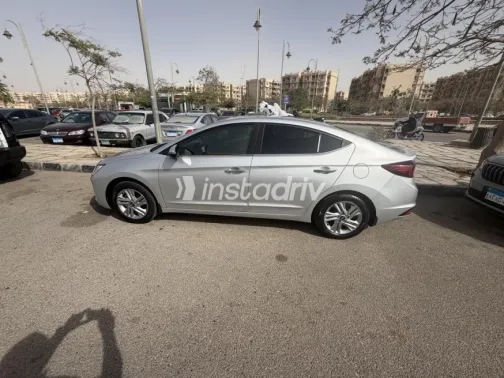 هيونداي إلنترا اى دى 2026 فضي مستعملة للبيع - 4