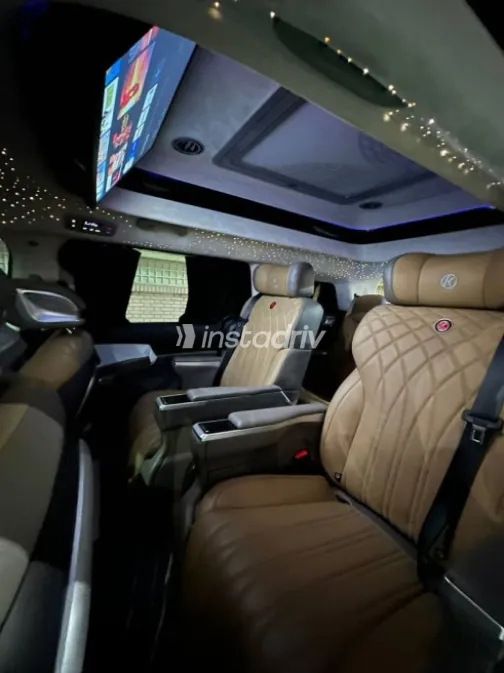 Kia Carnival 2024 White Used for Sale - 4
