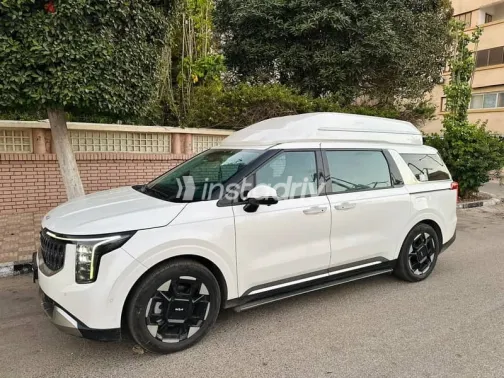 Kia Carnival 2024 White Used for Sale - 9