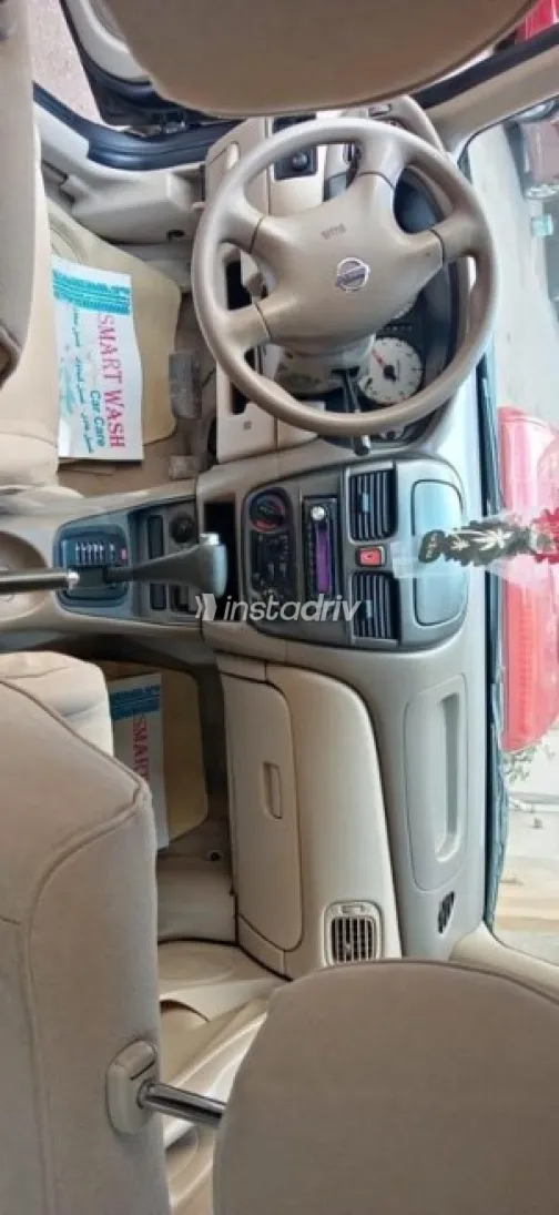 نيسان صنى 2010 أبيض مستعملة للبيع - 9