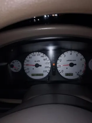 نيسان صنى 2010 أبيض مستعملة للبيع